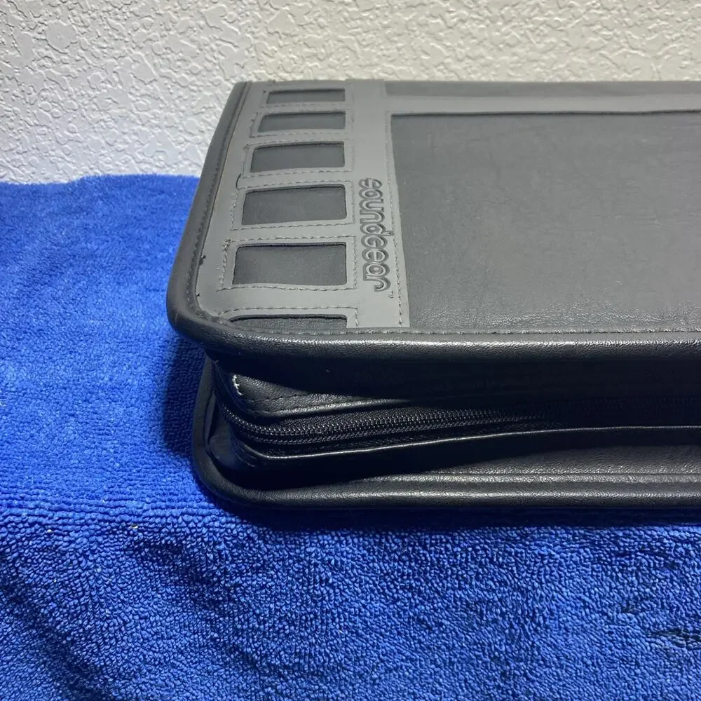Cd Case With 40 CDs Atlantic Soundgear ZipUp Binder Carry Case